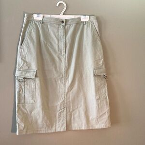 Outline Green Knee-Length Pencil Cargo Skirt